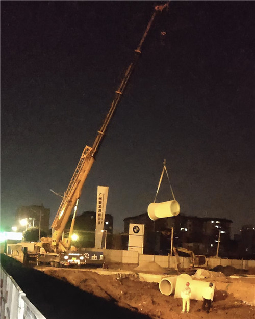 乐业县“弯臂矫正”—— 吊车的 “形变补偿” 技术