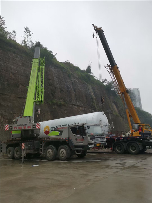乐业县“不怕风雨冻”—— 吊车的 “恶劣环境适应” 技术